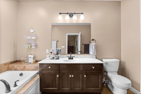 9596 Woodridge Circle Fredericktown OH 43019