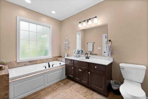 9596 Woodridge Circle Fredericktown OH 43019