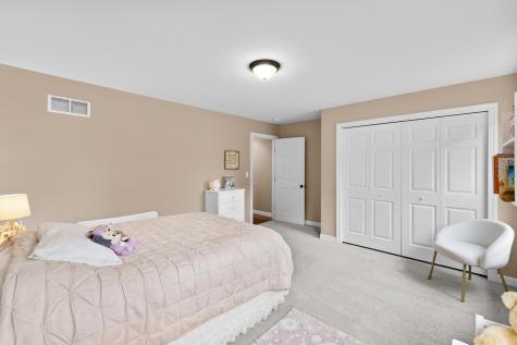 9596 Woodridge Circle Fredericktown OH 43019