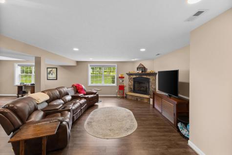 9596 Woodridge Circle Fredericktown OH 43019