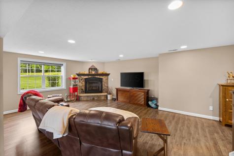 9596 Woodridge Circle Fredericktown OH 43019