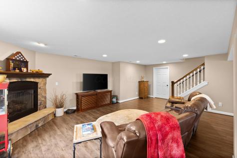 9596 Woodridge Circle Fredericktown OH 43019
