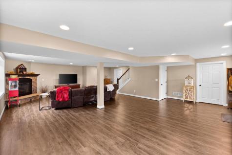 9596 Woodridge Circle Fredericktown OH 43019