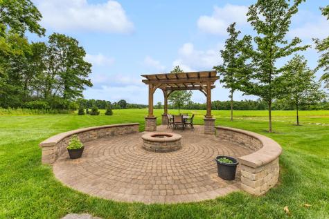 9596 Woodridge Circle Fredericktown OH 43019