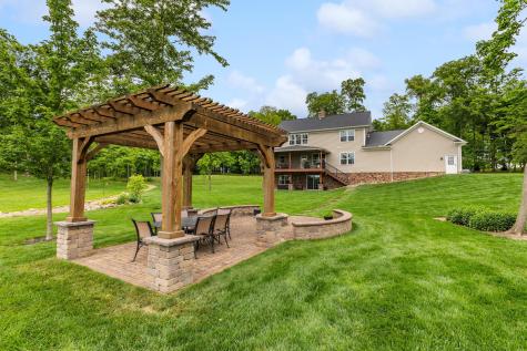9596 Woodridge Circle Fredericktown OH 43019