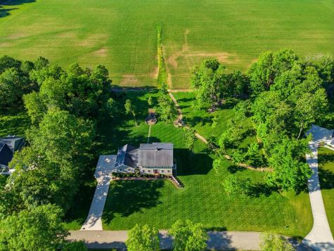 9596 Woodridge Circle Fredericktown OH 43019