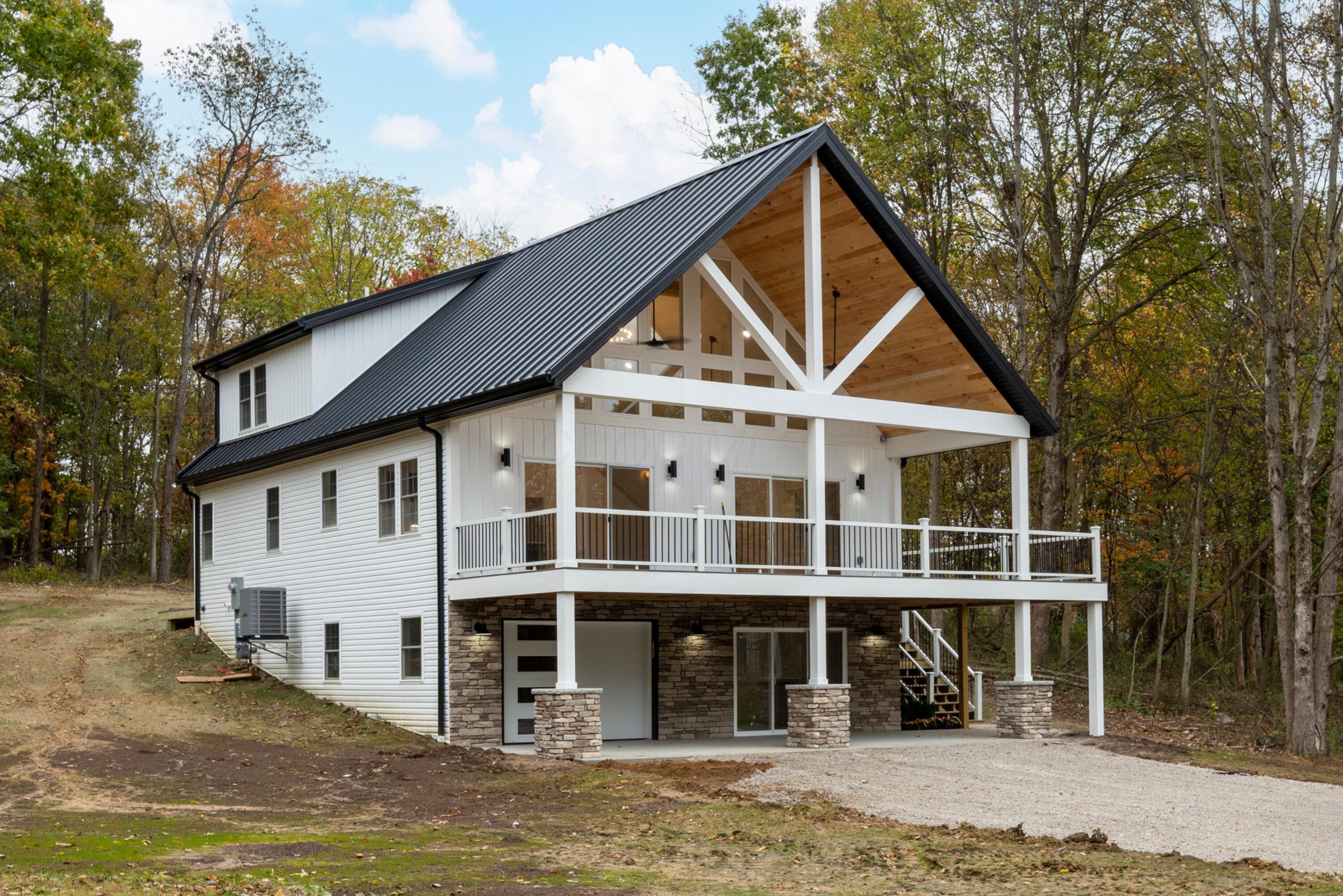 741 Floral Valley Drive E Howard OH 43028