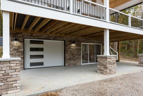 741 Floral Valley Drive E Howard OH 43028