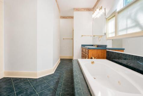 740 King Beach Drive Howard OH 43028
