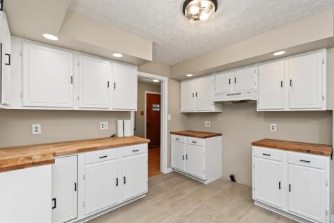 559 Portland Way S Galion OH 44833