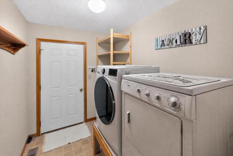 832 Highland Hills Drive Howard OH 43028
