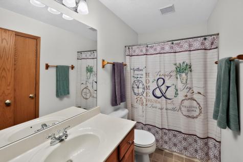 832 Highland Hills Drive Howard OH 43028