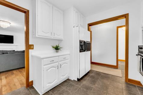 685 King Beach Drive Howard OH 43028