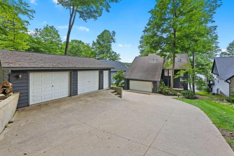 685 King Beach Drive Howard OH 43028