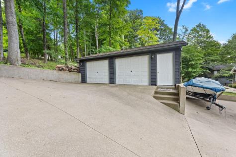 685 King Beach Drive Howard OH 43028