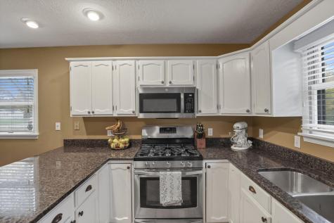 2204 Apple Valley Drive Howard OH 43028