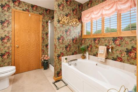 894 Winesap Drive Howard OH 43028