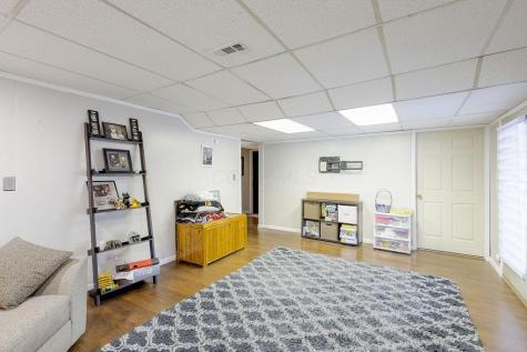 23 Upland Terrace Mount Vernon OH 43050