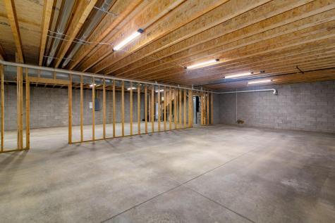 210 Woodlawn Circle Howard OH 43028