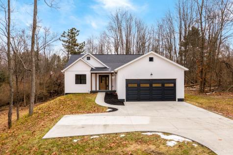 210 Woodlawn Circle Howard OH 43028