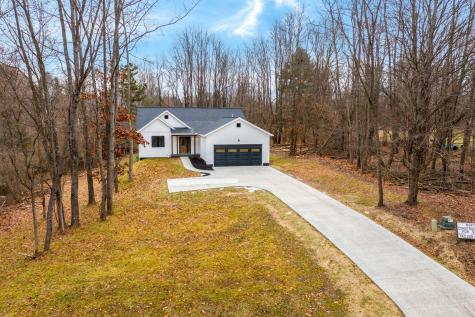 210 Woodlawn Circle Howard OH 43028