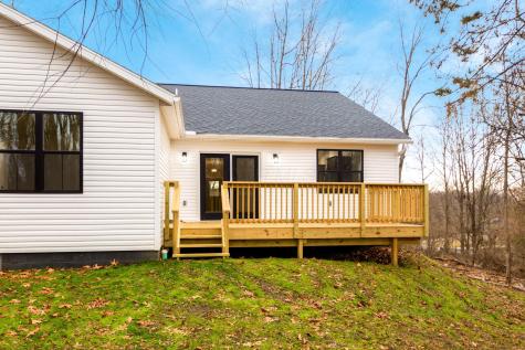 210 Woodlawn Circle Howard OH 43028