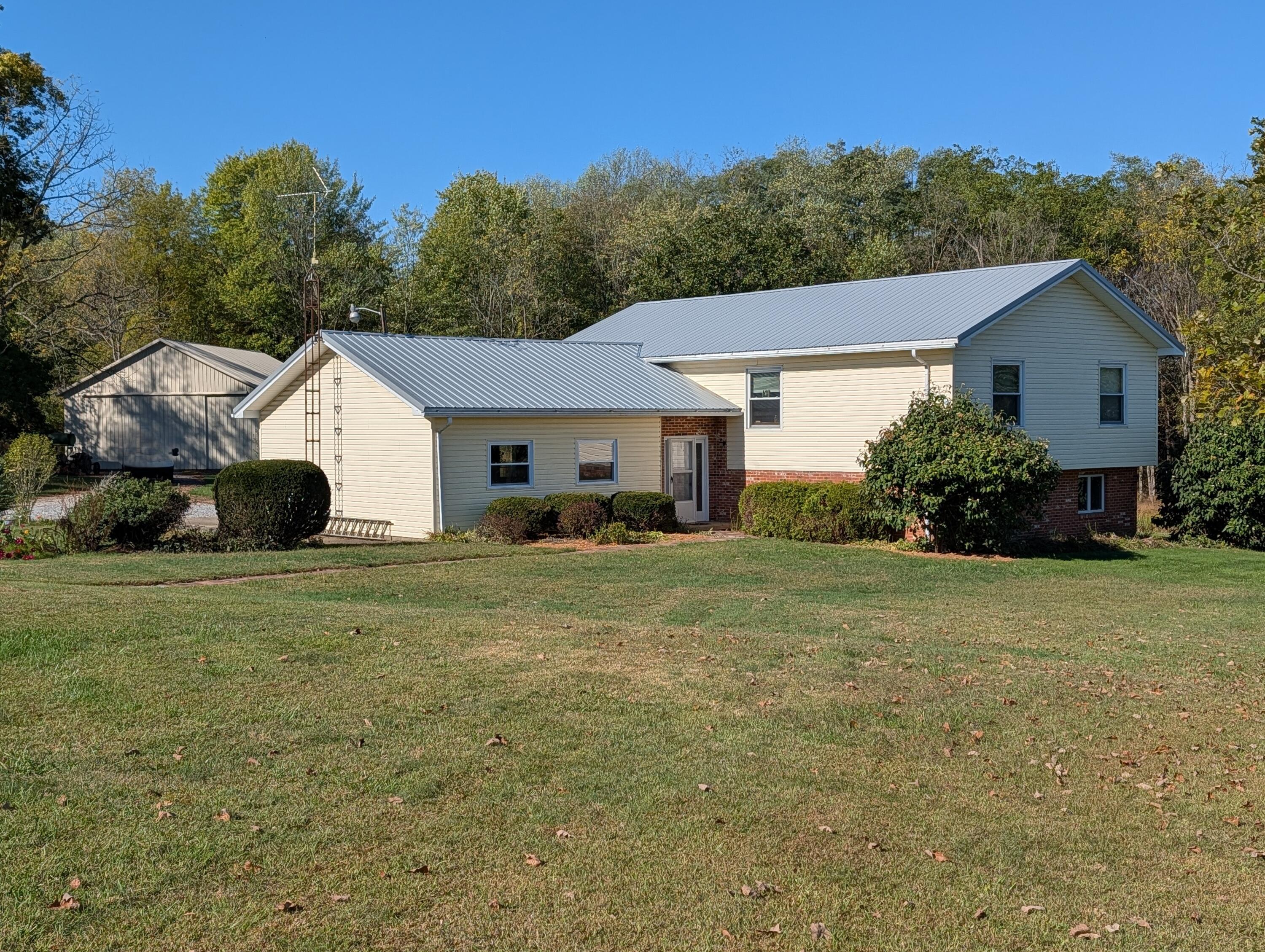 9933 Blue Road Mount Vernon OH 43050