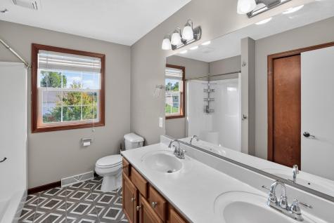 4 Compass Point Court Mount Vernon OH 43050