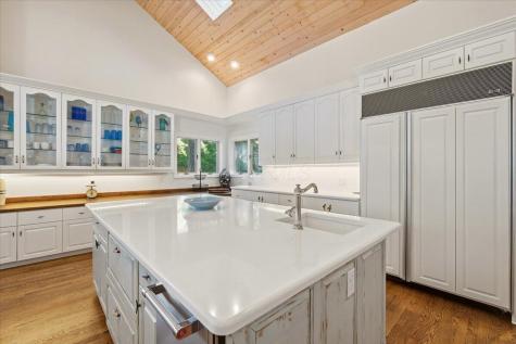 657 King Beach Drive Howard OH 43028