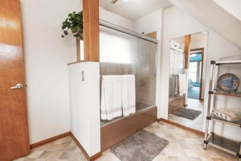 409 Lakeview Heights Drive Howard OH 43028