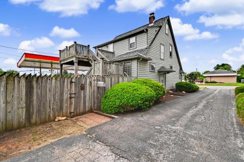 743 & 743 1/2 Harding Way W Galion OH 44833