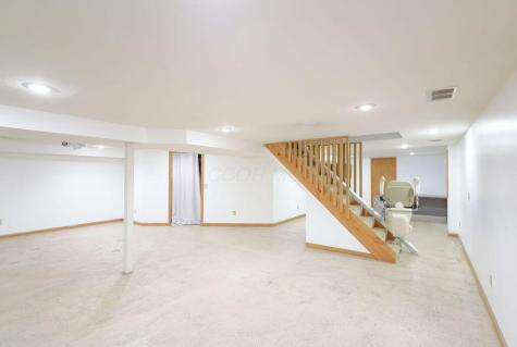 15 Summit Drive Fredericktown OH 43019