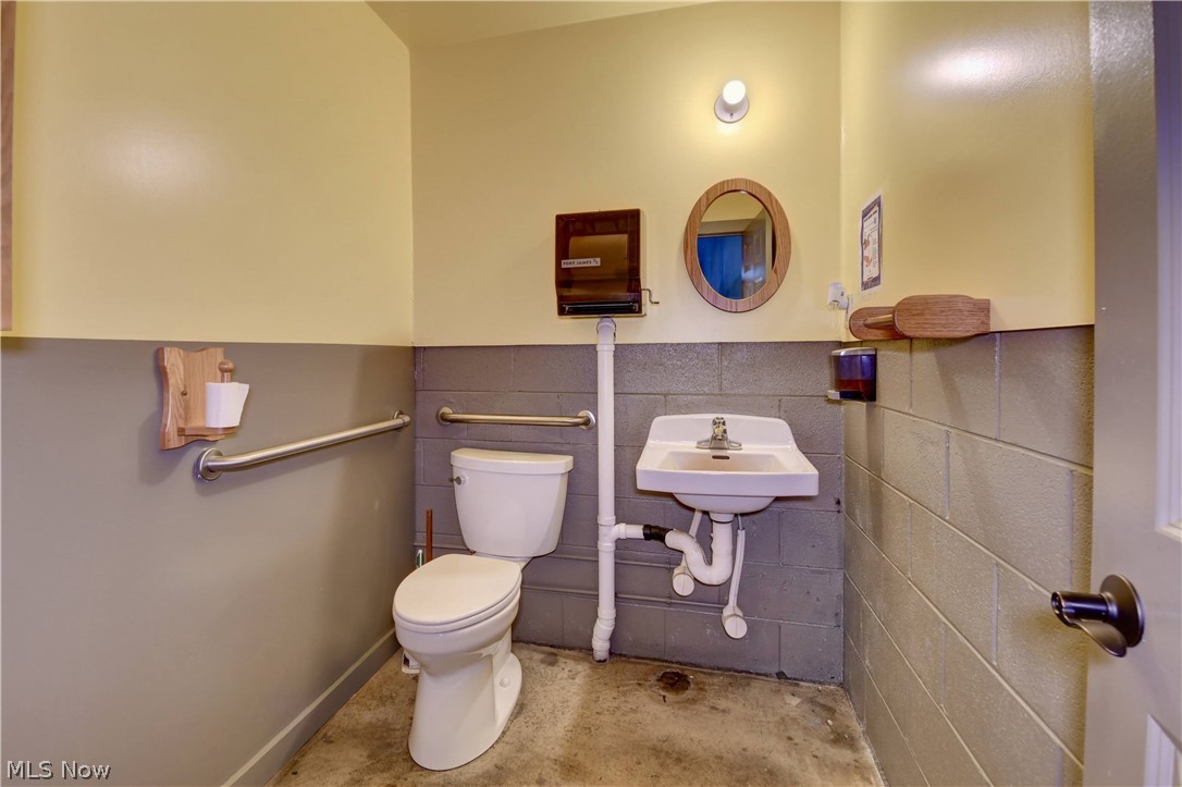 1299 Us Route 62 Wilmot OH 44689