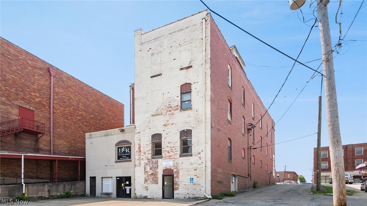 927 Wheeling Avenue Cambridge OH 43725