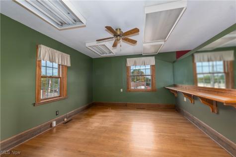 816 E Turkeyfoot Lake Road Akron OH 44319