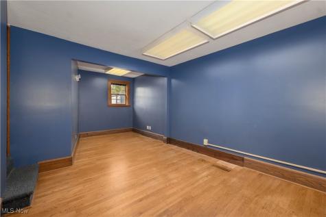 816 E Turkeyfoot Lake Road Akron OH 44319