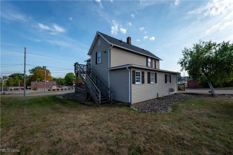 816 E Turkeyfoot Lake Road Akron OH 44319