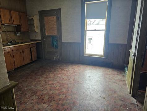 14576 W Park Street Burton OH 44021