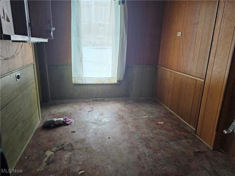 14576 W Park Street Burton OH 44021