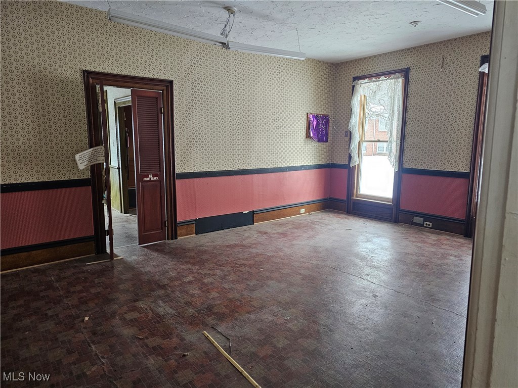 14576 W Park Street Burton OH 44021