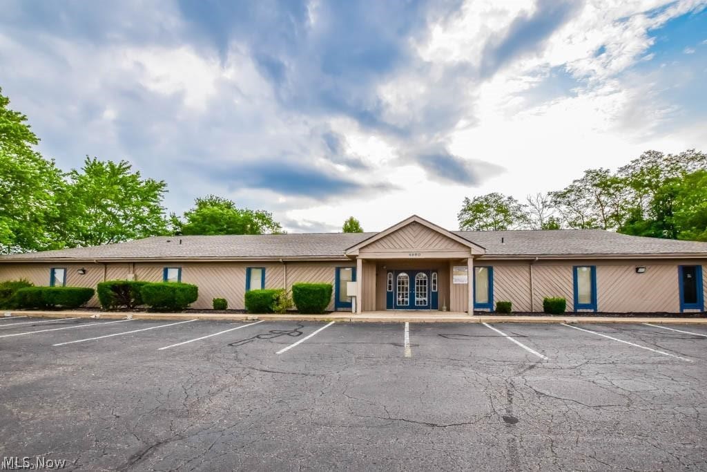 Canton OH, 4960 Higbee Avenue NW, Unit 102