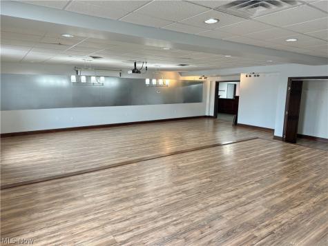 641 Lincoln Way W Massillon OH 44647