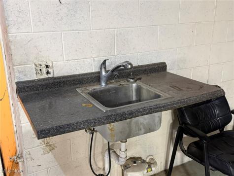 11990 State Route 800 NE Magnolia OH 44643