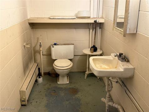 11990 State Route 800 NE Magnolia OH 44643