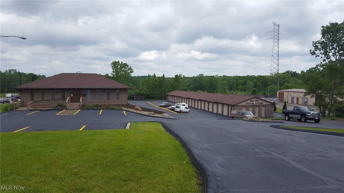 515 E Turkeyfoot Lake Road Akron OH 44319