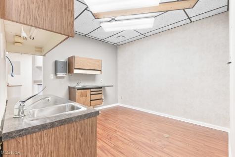 11221 Pearl Road Strongsville OH 44136