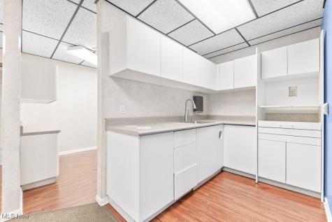 11221 Pearl Road Strongsville OH 44136