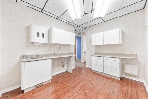 11221 Pearl Road Strongsville OH 44136