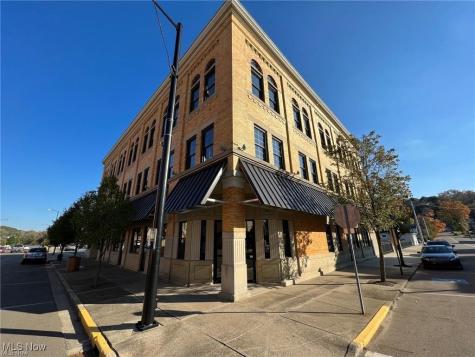 202 E 3rd Street Uhrichsville OH 44683