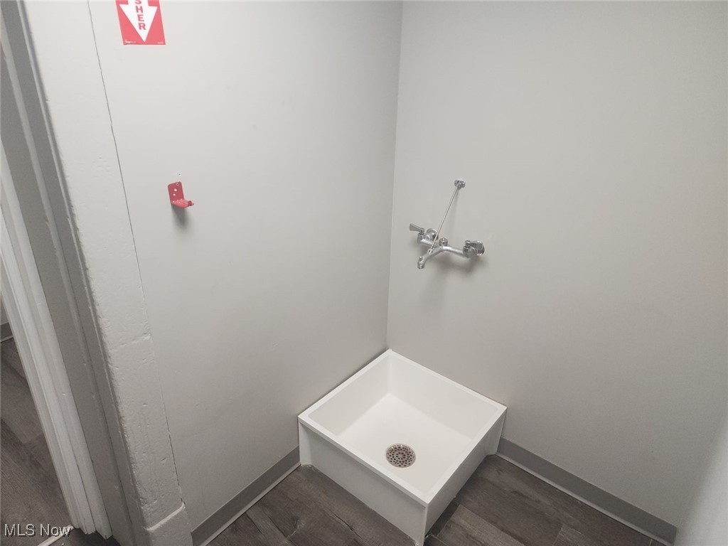 202 E 3rd Street Uhrichsville OH 44683